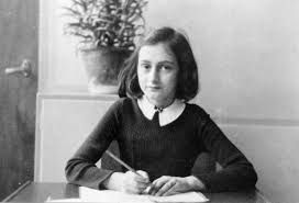 Il CELVA dona il “Diario” di Anna Frank alle scuole valdostane