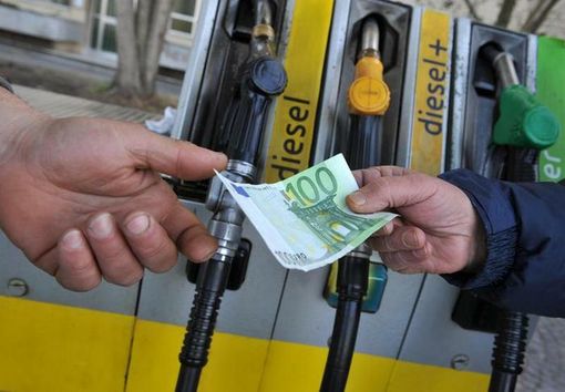 Carburanti e inflazione, marzo accelera ancora: famiglie sotto pressione