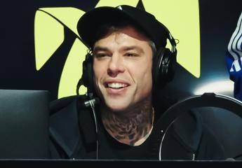 Fedez, 'lezione' a Ultima Generazione su aerei privati: "Rompete solo le scatole" Fedez, 'lezione' a Ultima Generazione su aerei privati: "Rompete solo le scatole"