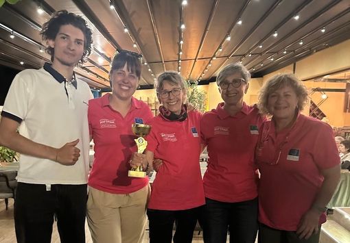 Da sx: Nicolò Di Marco istruttore di rafting FIRAFT, Rubina Grangeon, Tiziana Frassy (Vice Presidente di VIOLA), Laura Voyat e Franca Angela Aiello, le 4 violette