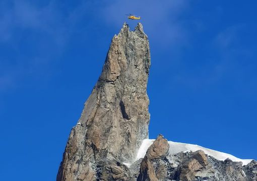 Soccorso speedrider caduto sul Dente del Gigante Soccorso speedrider caduto sul Dente del Gigante