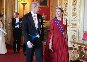 Kate accanto a Macron, ritorno al banchetto di Stato dopo due anni Kate accanto a Macron, ritorno al banchetto di Stato dopo due anni