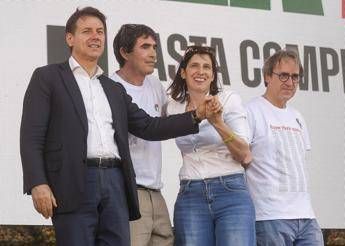 Referendum, Pd-M5S-Avs ripartono dai 14 milioni al voto. Renzi avverte: "Così non si vince" Referendum, Pd-M5S-Avs ripartono dai 14 milioni al voto. Renzi avverte: "Così non si vince"