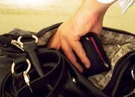 Derubato del portafoglio in biblioteca ad Aosta Derubato del portafoglio in biblioteca ad Aosta