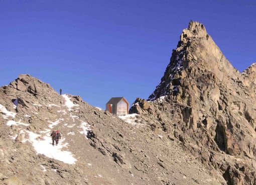 La 'restituzione grafica' di come sarà il bivacco Pasqualetti una volta collocato nella sella del Morion (immagine tratta dal sito web Cantieri d'alta quota)