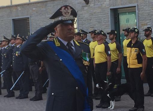 Il generale Raffaele Ditroia passa in rassegna i militari operanti in Valle Il generale Raffaele Ditroia passa in rassegna i militari operanti in Valle