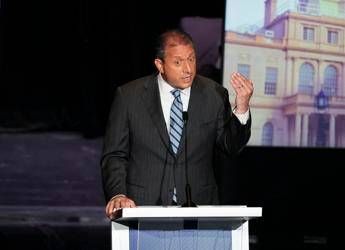 New York, agenti Ice arrestano candidato sindaco democratico