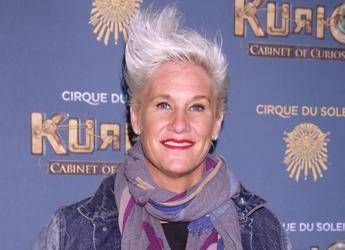 Giallo sulla morte della chef Anne Burrell, vicino al corpo manciata di pillole Giallo sulla morte della chef Anne Burrell, vicino al corpo manciata di pillole