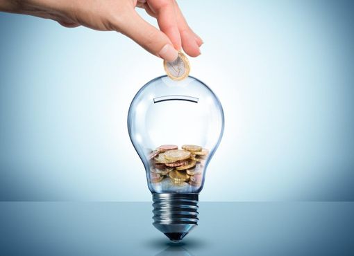 Arera approva le regole per il contributo straordinario di 200 euro per energia elettrica