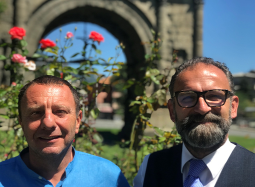 Da sinistra Andrea Balducci, avv.to di Aosta capolista alle elezioni regionali e Giovanni Girardini, imprenditore, Presidente di Rinascimento Valle d’Aosta e Candidato sindaco del Capoluogo Da sinistra Andrea Balducci, avv.to di Aosta capolista alle elezioni regionali e Giovanni Girardini, imprenditore, Presidente di Rinascimento Valle d’Aosta e Candidato sindaco del Capoluogo