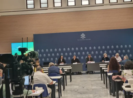 La conferenza stampa di presenza del documento "Verso una piena presenza", Sala Stampa della Santa Sede, 29 maggio 2023 | AG / ACI Group La conferenza stampa di presenza del documento "Verso una piena presenza", Sala Stampa della Santa Sede, 29 maggio 2023 | AG / ACI Group