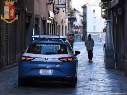 Aggredisce un uomo per rapinarlo, arrestato 45enne ad Aosta Aggredisce un uomo per rapinarlo, arrestato 45enne ad Aosta