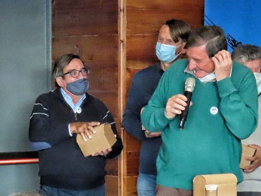 Da sn Renzo Caddeo con il sindacalista valdostano e leader del Savt Guido Corniolo Da sn Renzo Caddeo con il sindacalista valdostano e leader del Savt Guido Corniolo