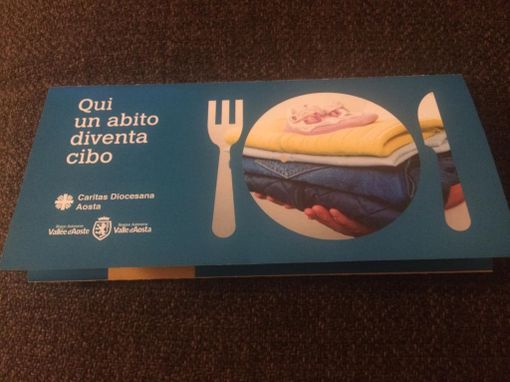 La Caritas di Aosta 'trasforma' gli abiti usati in cibo per i poveri