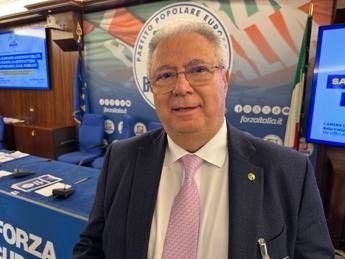 Magi (Sumai): "Superare incompatibilità medici, è un blocco per Ssn" Magi (Sumai): "Superare incompatibilità medici, è un blocco per Ssn"