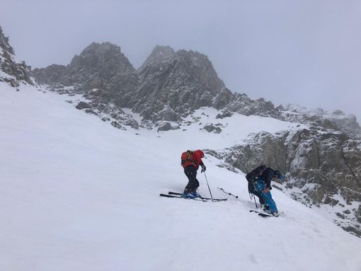 Salvati tre alpinisti in difficoltà lungo il Canale di Tedeschi sul Monte BIanco Salvati tre alpinisti in difficoltà lungo il Canale di Tedeschi sul Monte BIanco
