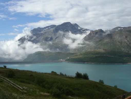 Colle del Moncenisio e il lago con il Giusalet sul versante opposto a quello che andremo a salire (foto L.Marchisio)