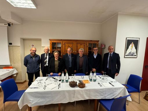 Da sinistra, Mauro Bassignana; Massimo Bal, Tesoriere Circolo; Maria Grazia Vacchina; Giorgio Vola; Vincenzo Grosjean, viticoltore; Corrado Jordan, consigliere regionale; Ezio Mossoni, già direttore Coldiretti VdA.