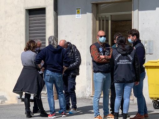 Caccia agli assassini della giovane accoltellata in casa ad Aosta Caccia agli assassini della giovane accoltellata in casa ad Aosta