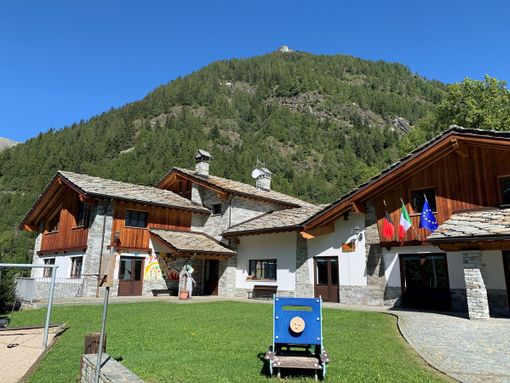 Champorcher: Per gli alunni anno scolastico nuovo con scuola nuova Champorcher: Per gli alunni anno scolastico nuovo con scuola nuova