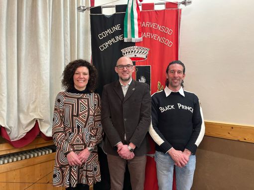 Al centro il sindaco Borbey con Chiara Bernardi e Luca Jacquemod