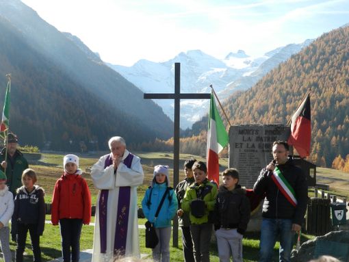 Cogne: Commemorati caduti e vittime guerre, festeggiate l'unità nazionale e le Forze Armate Cogne: Commemorati caduti e vittime guerre, festeggiate l'unità nazionale e le Forze Armate