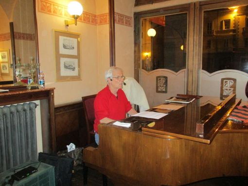 Francesco Lucat al pianoforte