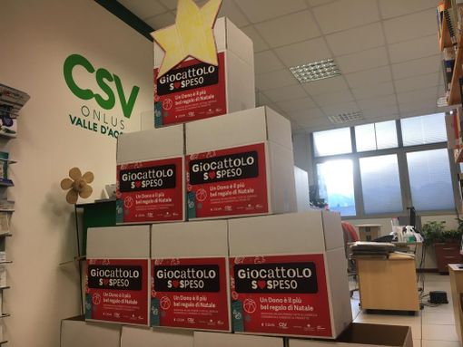 Un successo il giocattolo sospeso, doni per oltre 1.000 famiglie Un successo il giocattolo sospeso, doni per oltre 1.000 famiglie
