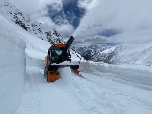 GIOVEDI’ 13 GIUGNO RIAPRE AL TRAFFICO IL COLLE DEL GRAN SAN BERNARDO DOPO LA CHIUSURA INVERNALE GIOVEDI’ 13 GIUGNO RIAPRE AL TRAFFICO IL COLLE DEL GRAN SAN BERNARDO DOPO LA CHIUSURA INVERNALE