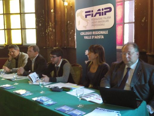Un momento della conferenza della Fiaip VdA
