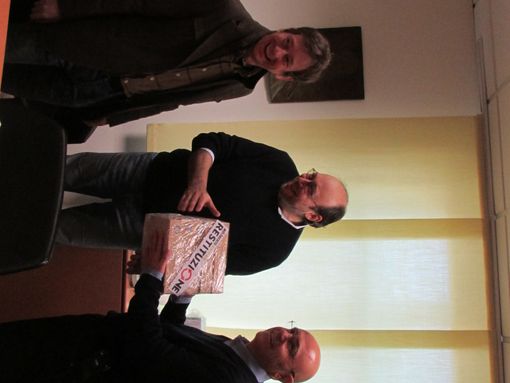 I consiglieri del M5S consegnano Ipad e tablet ai dirigenti della Usl valdostana