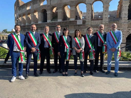 I sindaci valdostani che hanno preso parte a Roma alla cerimonia per la Festa della Repubblica I sindaci valdostani che hanno preso parte a Roma alla cerimonia per la Festa della Repubblica