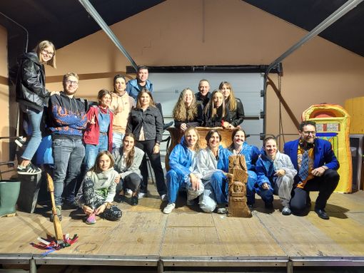 Da sx Le Digourdì (3° classificato), nel pentolone Lo Trén (2°) e Tan Pe Ri-Ye (1° con il Trofeo) Da sx Le Digourdì (3° classificato), nel pentolone Lo Trén (2°) e Tan Pe Ri-Ye (1° con il Trofeo)