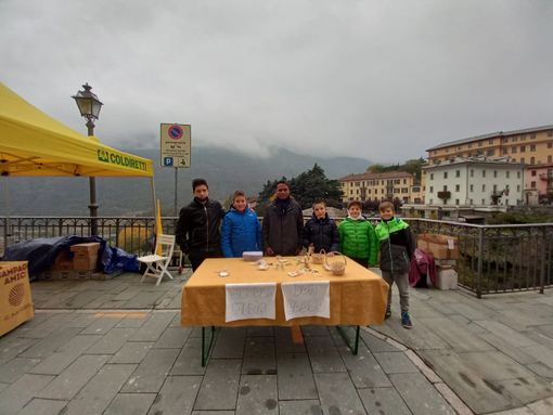 Alla scuola di Don Bosco si impara l'educazione alla solidarietà Alla scuola di Don Bosco si impara l'educazione alla solidarietà