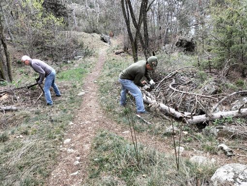 Alpini di Quart: Custodi del territorio e esempio di impegno comunitario Alpini di Quart: Custodi del territorio e esempio di impegno comunitario