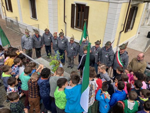 Donnas celebra i 100 anni della Sezione Alpini della Valle d’Aosta Donnas celebra i 100 anni della Sezione Alpini della Valle d’Aosta