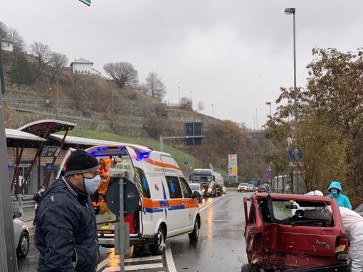 Incidente stradale alla rotonda Valpetroli di Aosta Incidente stradale alla rotonda Valpetroli di Aosta