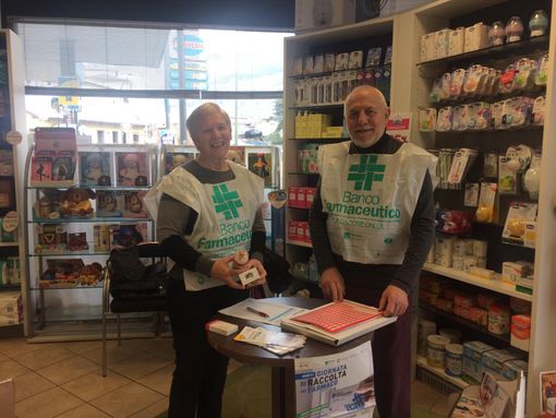 Marisa Collé ed Emilio Roda, direttore Banco alimentare impegnati nella raccolta del Banco Farmaceutico