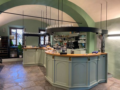 Rinascita di 'La Cave': Aosta accoglie la nuova gestione di Alberto Collé con una serata stellare Rinascita di 'La Cave': Aosta accoglie la nuova gestione di Alberto Collé con una serata stellare