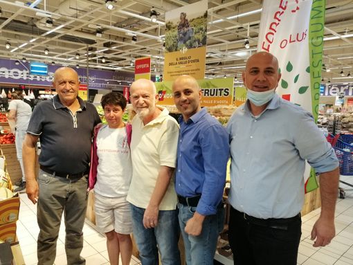 A sn Renzo Bionaz, presidente della Cofruits A sn Renzo Bionaz, presidente della Cofruits