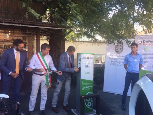 Da sn Sergio Torre responsabile Business Development di Duferco Energia; il  sindaco di Aosta, Fulvio Centoz; l'assessore regionale all'Ambiente Fabrizio Roscio e Luca Lenzi della Duferco