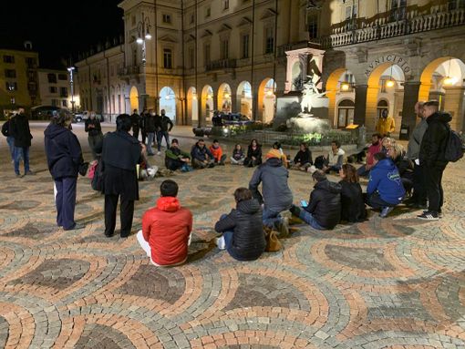 Tutti multati i protestatari che hanno manifestato contro le norme anti pandemia Tutti multati i protestatari che hanno manifestato contro le norme anti pandemia