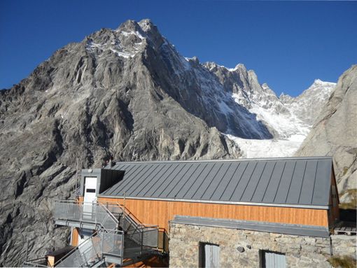 Danni all'impianto fotovoltaico, rifugio Dalmazzi non riapre Danni all'impianto fotovoltaico, rifugio Dalmazzi non riapre