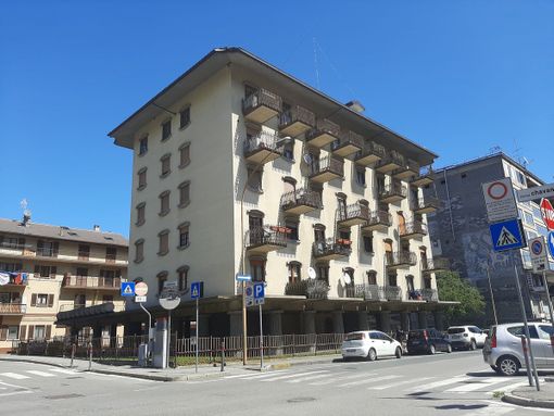 CASA SUBITO IN VALLE D'AOSTA: Alloggio all'ultimo piano in vendita ad Aosta, via Chambéry