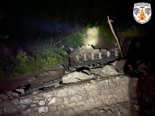 Scarica di detriti sulla strada Antey Valtournenche