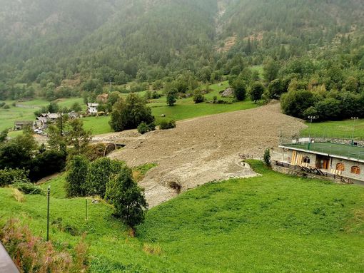 Da Intesa Sanpaolo 1 miliardo di euro a famiglie e imprese per danni maltempo Da Intesa Sanpaolo 1 miliardo di euro a famiglie e imprese per danni maltempo