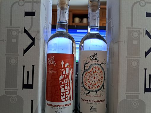 Con la Grappa Foire de Saint Ours, la grappa della solidarietà, raccolti oltre 50mila euro Con la Grappa Foire de Saint Ours, la grappa della solidarietà, raccolti oltre 50mila euro