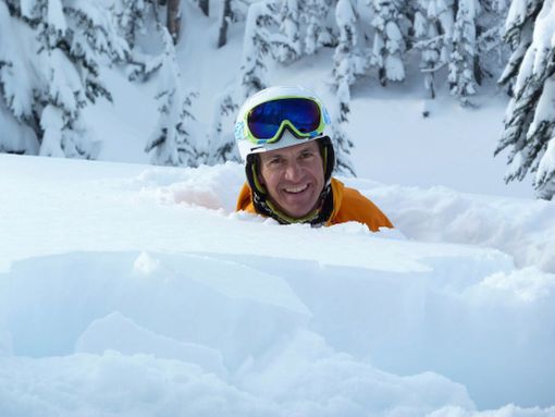 Frank Hennsler in un momento felice durante un'escursione scialpinistica Frank Hennsler in un momento felice durante un'escursione scialpinistica