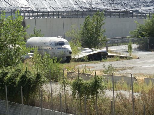 "Che brutto biglietto da visita il rottame dell'aereo della Nazionale abbandonato alle porte di Aosta"