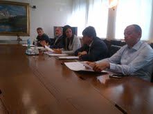 Da destra: Davide Follien, André Laniéce, Emily Rini, Andrea Rosset e Fabrizio Roscio. iN BASSO un'immagine della premiazione dello scorso anno Da destra: Davide Follien, André Laniéce, Emily Rini, Andrea Rosset e Fabrizio Roscio. iN BASSO un'immagine della premiazione dello scorso anno